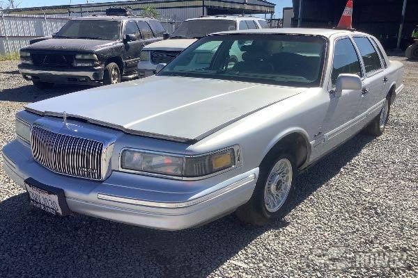 Photo of 1997 Lincoln Town Car
