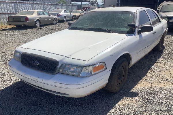 Photo of 2003 Ford Crown Victoria