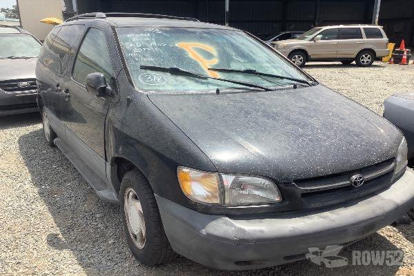 Photo of 1999 Toyota Sienna