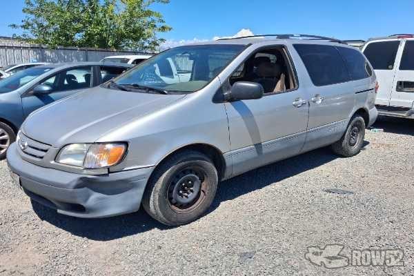 Photo of 2002 Toyota Sienna