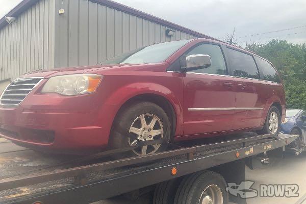 Photo of 2010 Chrysler Town & Country