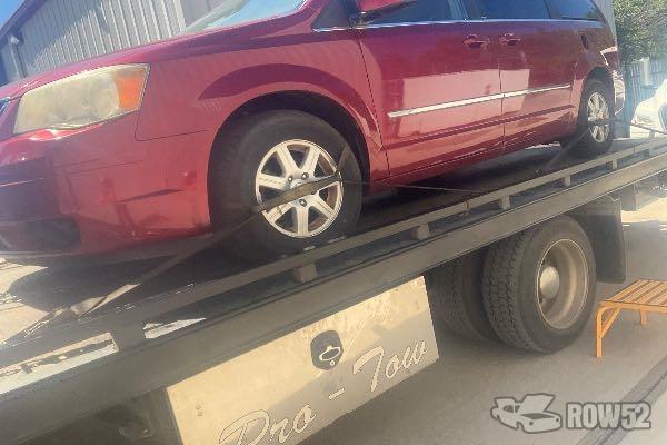 Photo of 2010 Chrysler Town & Country