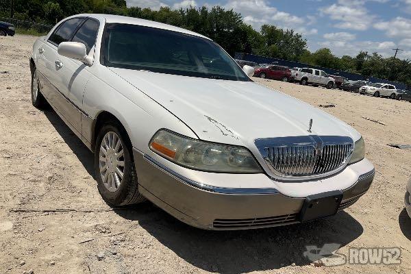 Photo of 2003 Lincoln Town Car