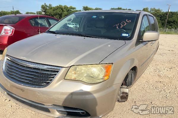 Photo of 2013 Chrysler Town & Country