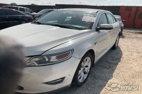 Photo of 2011 Ford Taurus