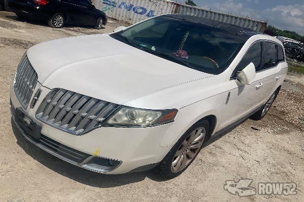 Photo of 2011 Lincoln MKT
