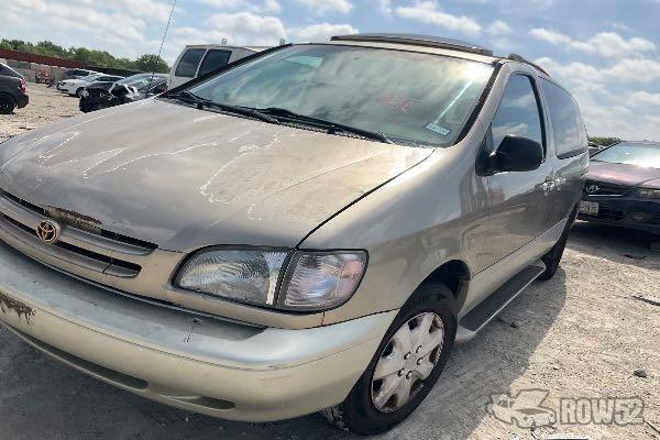 Photo of 2000 Toyota Sienna