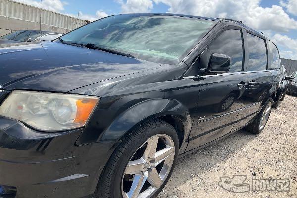 Photo of 2008 Chrysler Town & Country