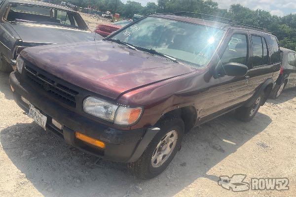 Photo of 1997 Nissan Pathfinder