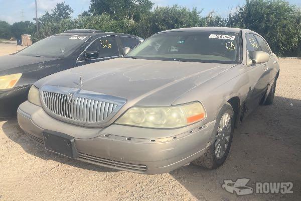 Photo of 2003 Lincoln Town Car