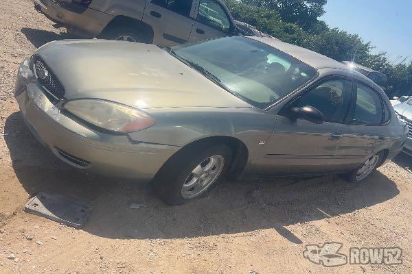 Photo of 2004 Ford Taurus