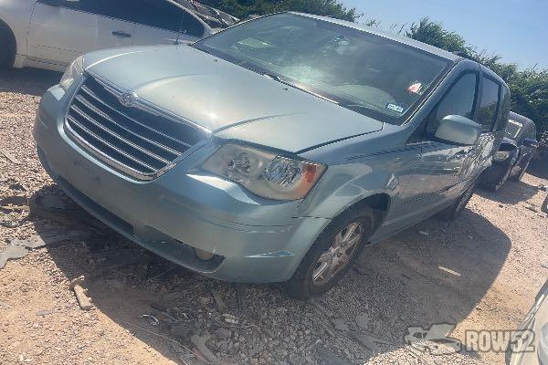 Photo of 2010 Chrysler Town & Country