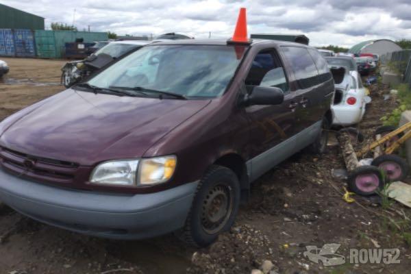Photo of 1999 Toyota Sienna