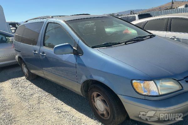 Photo of 2003 Toyota Sienna