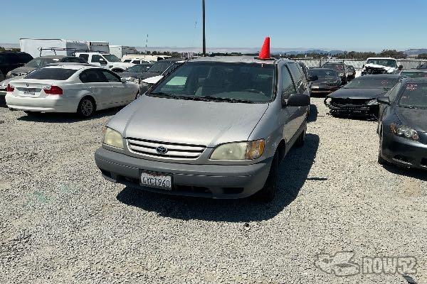Photo of 2002 Toyota Sienna