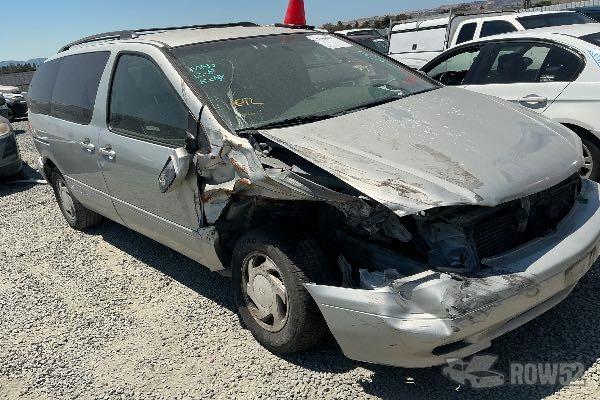 Photo of 2003 Toyota Sienna