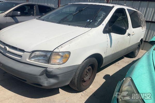 Photo of 1999 Toyota Sienna