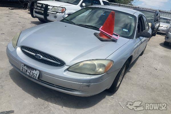 Photo of 2003 Ford Taurus