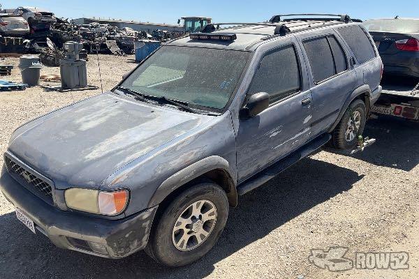 Photo of 2000 Nissan Pathfinder