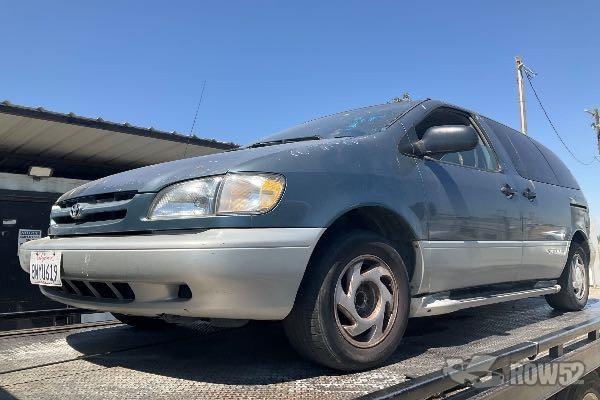 Photo of 2000 Toyota Sienna