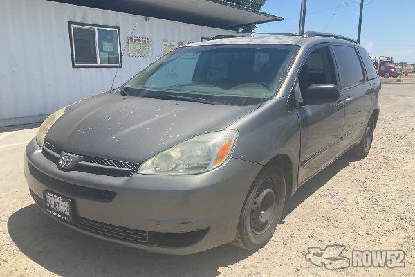 Photo of 2004 Toyota Sienna