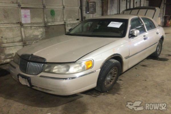Photo of 2001 Lincoln Town Car