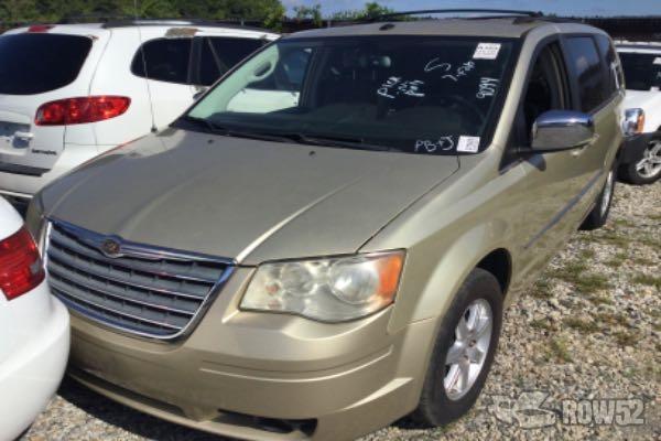 Photo of 2010 Chrysler Town & Country
