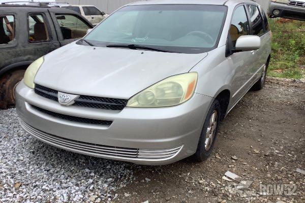 Photo of 2004 Toyota Sienna