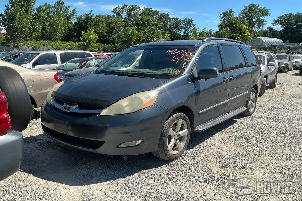 Photo of 2006 Toyota Sienna