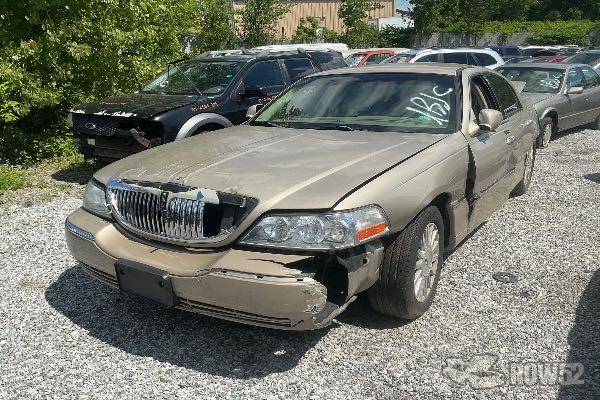 Photo of 2004 Lincoln Town Car
