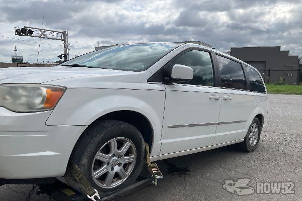 Photo of 2010 Chrysler Town & Country