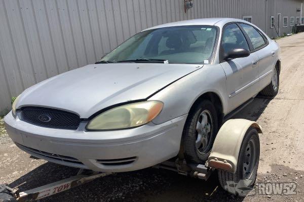 Photo of 2004 Ford Taurus