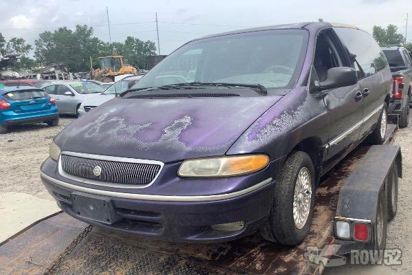 Photo of 1997 Chrysler Town & Country