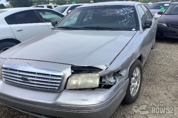 Photo of 2004 Ford Crown Victoria