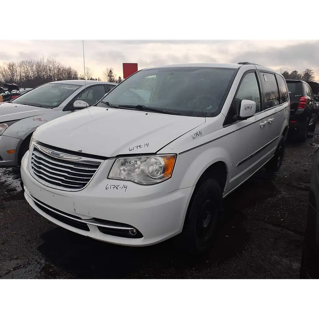 Photo of 2014 Chrysler Town & Country