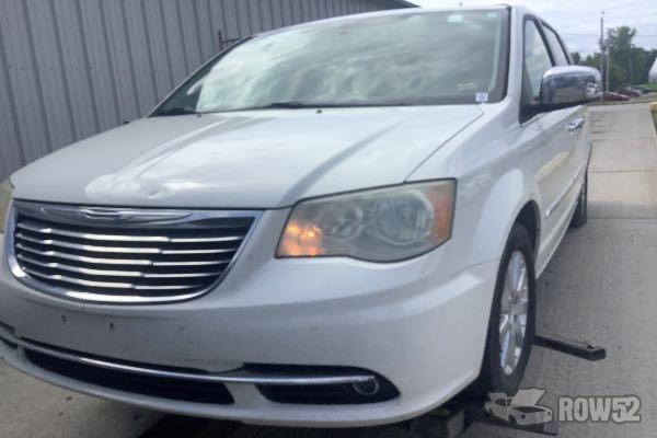 Photo of 2011 Chrysler Town & Country