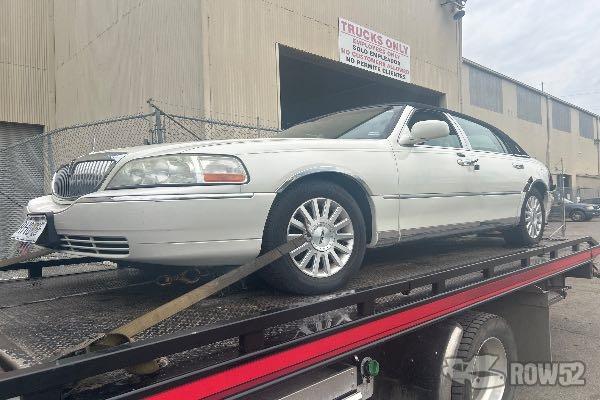 Photo of 2004 Lincoln Town Car