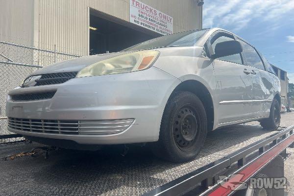 Photo of 2004 Toyota Sienna
