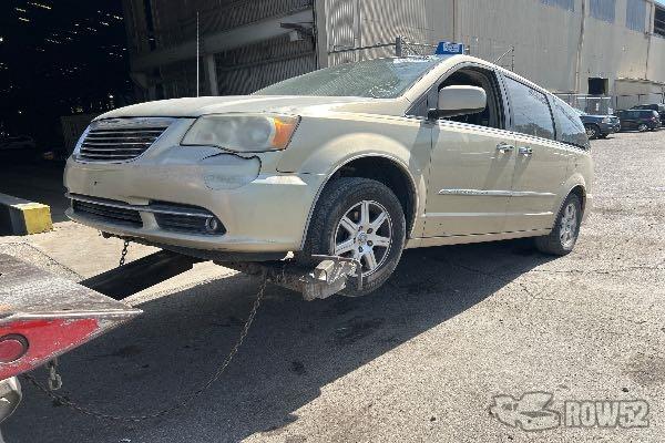 Photo of 2011 Chrysler Town & Country