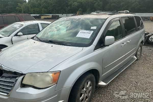 Photo of 2010 Chrysler Town & Country