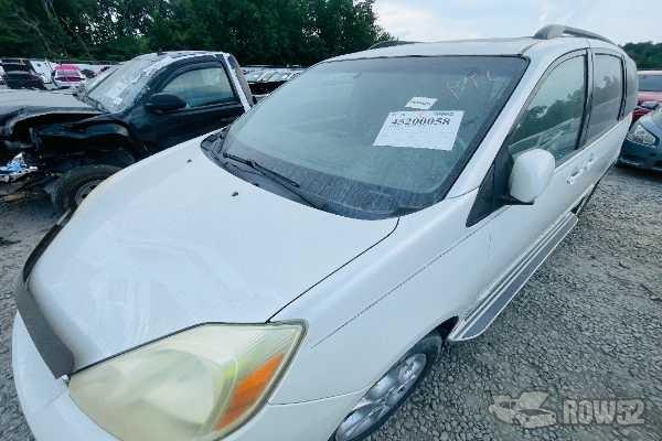 Photo of 2005 Toyota Sienna
