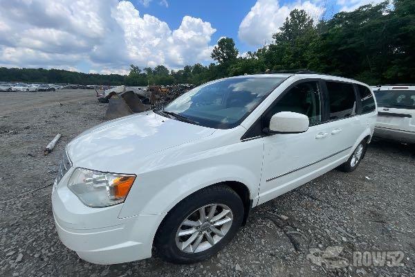Photo of 2010 Chrysler Town & Country