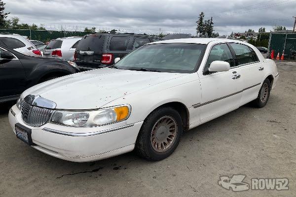 Photo of 1999 Lincoln Town Car