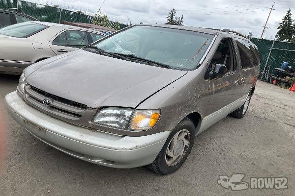 Photo of 1998 Toyota Sienna