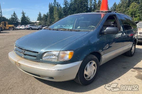 Photo of 2000 Toyota Sienna