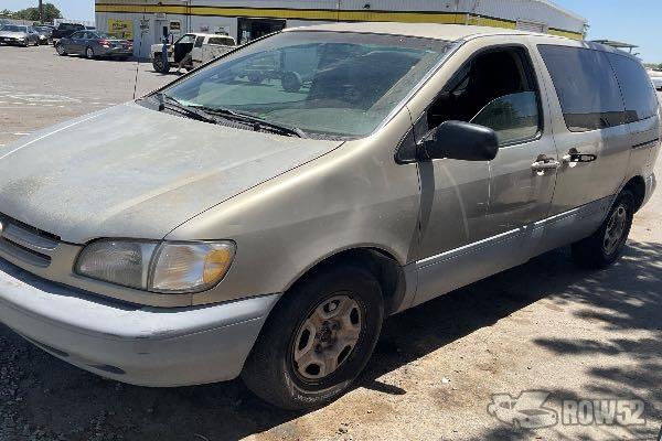 Photo of 2000 Toyota Sienna