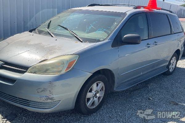 Photo of 2004 Toyota Sienna