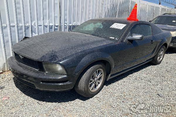 Photo of 2005 Ford Mustang