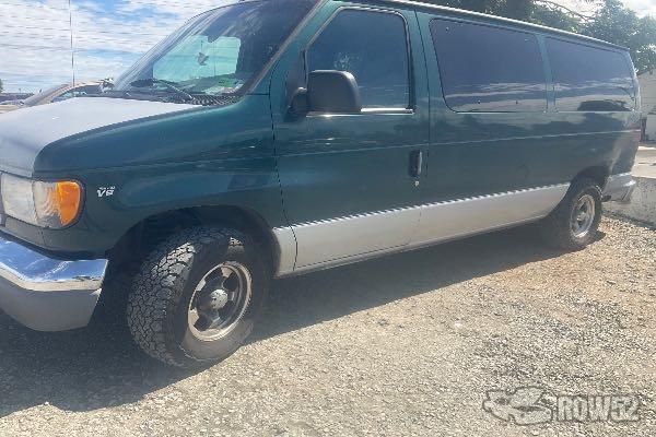 Photo of 2000 Ford Econoline Wagon