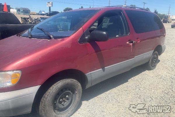 Photo of 1998 Toyota Sienna